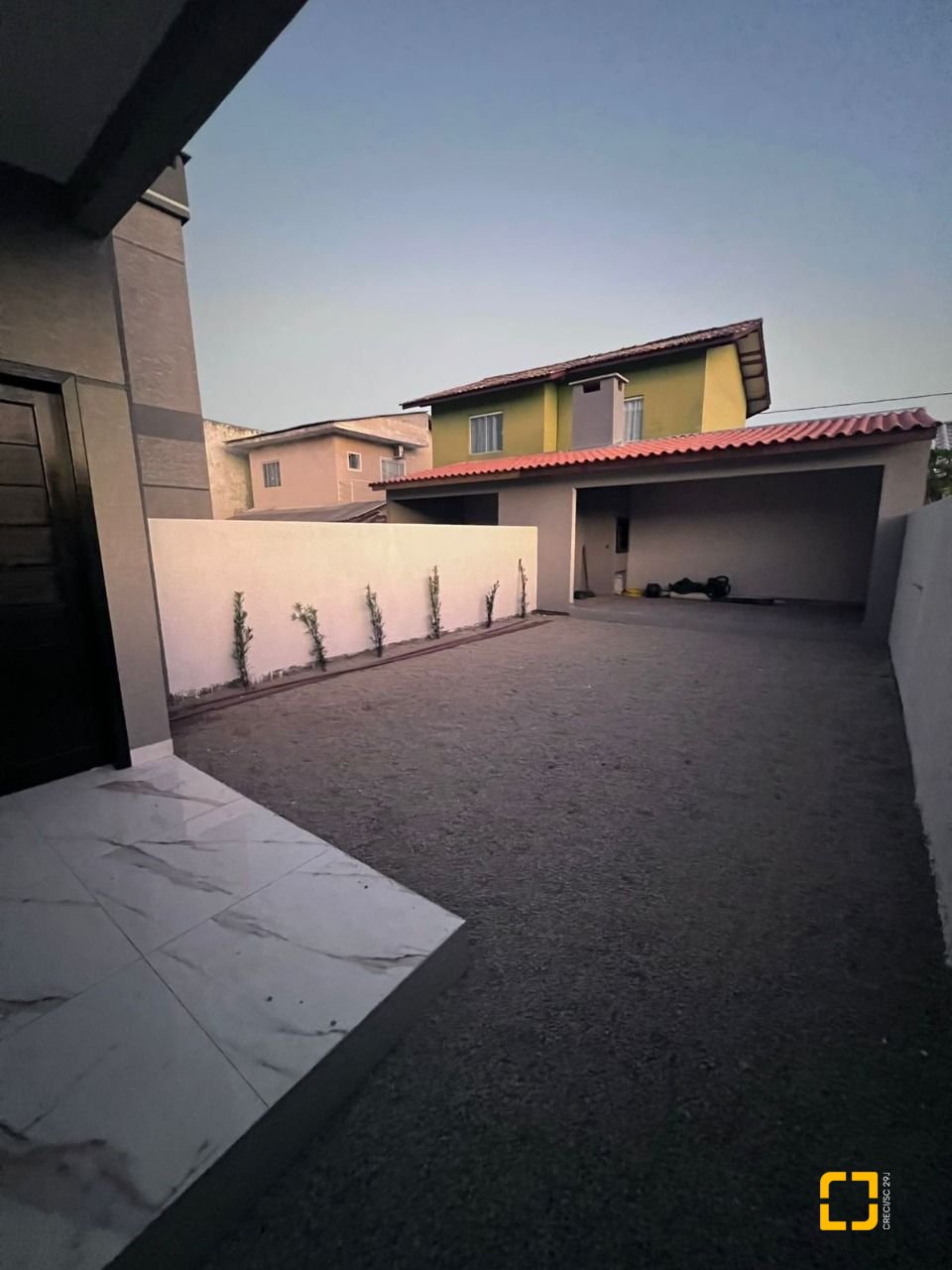Casa com 85m², 3 quartos (sendo 1 suíte), 2 garagens, no bairro Rio Vermelho em Florianópolis