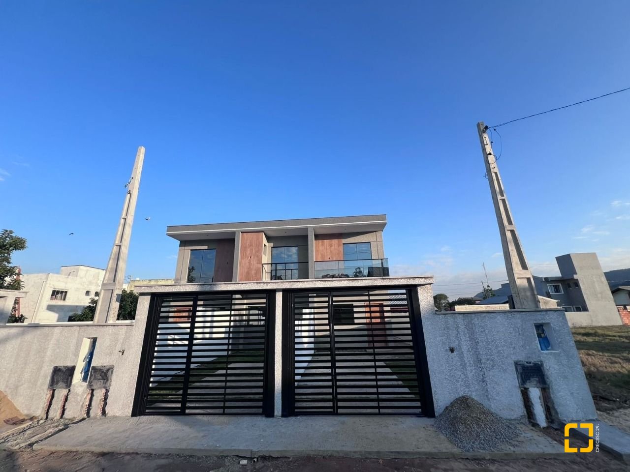 Casa com 85m², 3 quartos (sendo 1 suíte), 2 garagens, no bairro Rio Vermelho em Florianópolis