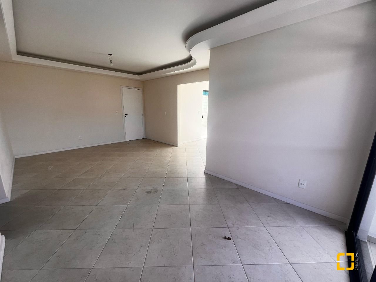 Cobertura com 170m², 3 quartos (sendo 1 suíte), 2 garagens, no bairro Carvoeira em Florianópolis