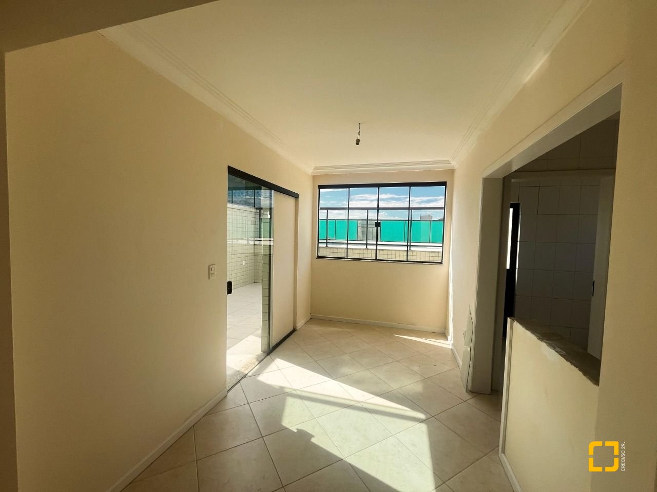 Cobertura com 170m², 3 quartos (sendo 1 suíte), 2 garagens, no bairro Carvoeira em Florianópolis