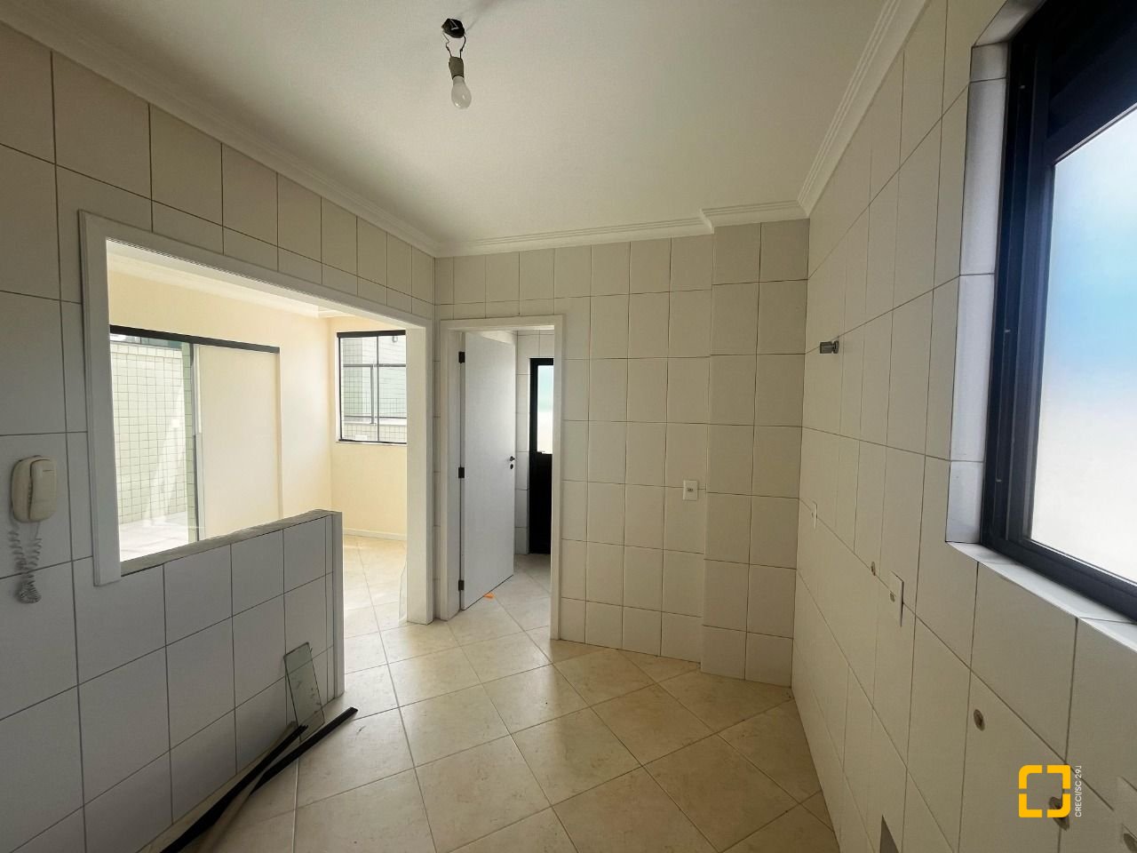 Cobertura com 170m², 3 quartos (sendo 1 suíte), 2 garagens, no bairro Carvoeira em Florianópolis
