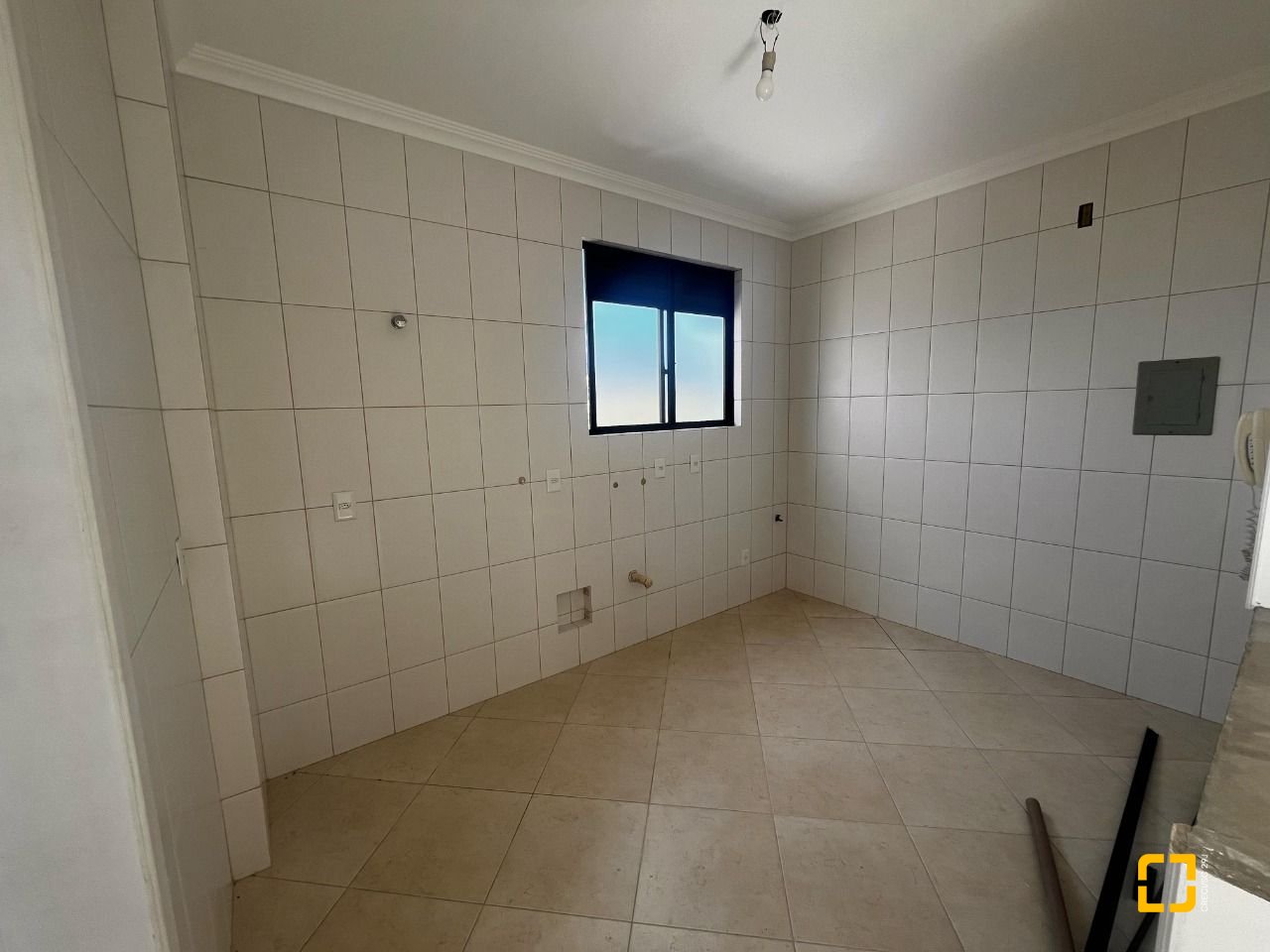 Cobertura com 170m², 3 quartos (sendo 1 suíte), 2 garagens, no bairro Carvoeira em Florianópolis