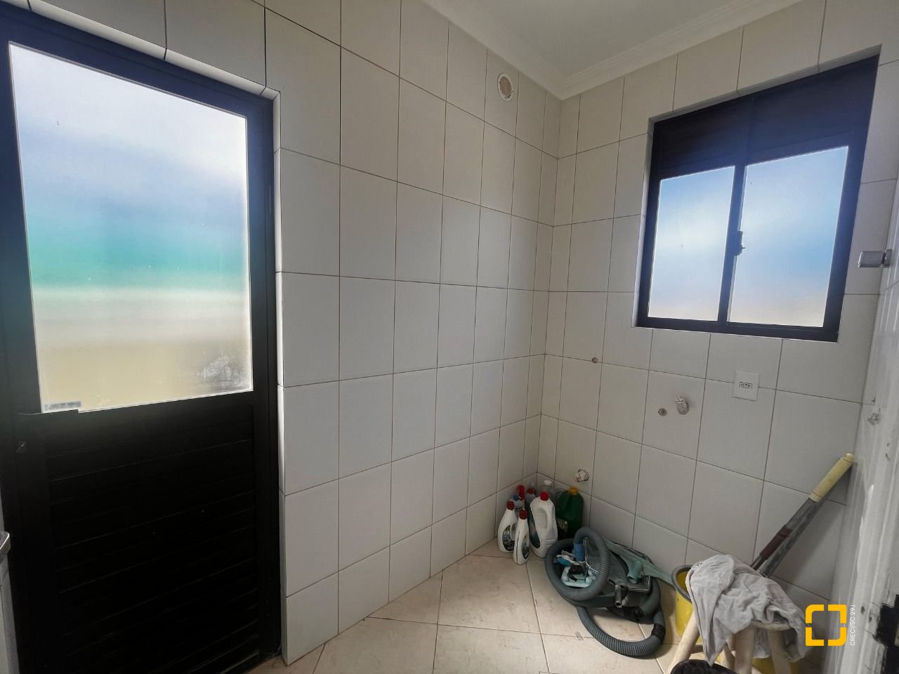 Cobertura com 170m², 3 quartos (sendo 1 suíte), 2 garagens, no bairro Carvoeira em Florianópolis