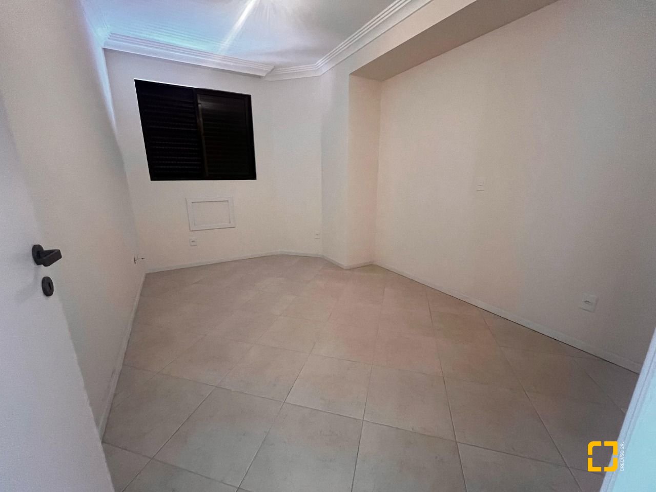 Cobertura com 170m², 3 quartos (sendo 1 suíte), 2 garagens, no bairro Carvoeira em Florianópolis