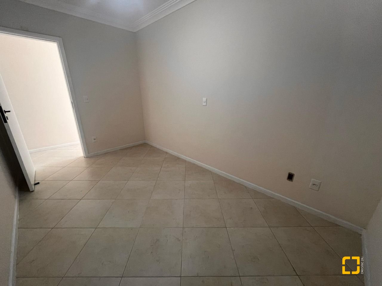 Cobertura com 170m², 3 quartos (sendo 1 suíte), 2 garagens, no bairro Carvoeira em Florianópolis