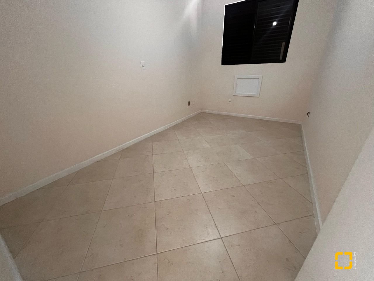 Cobertura com 170m², 3 quartos (sendo 1 suíte), 2 garagens, no bairro Carvoeira em Florianópolis