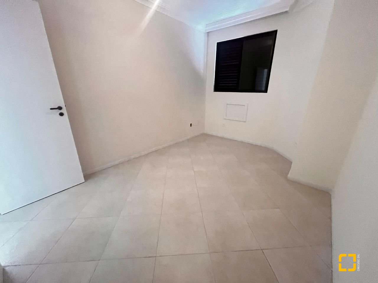 Cobertura com 170m², 3 quartos (sendo 1 suíte), 2 garagens, no bairro Carvoeira em Florianópolis