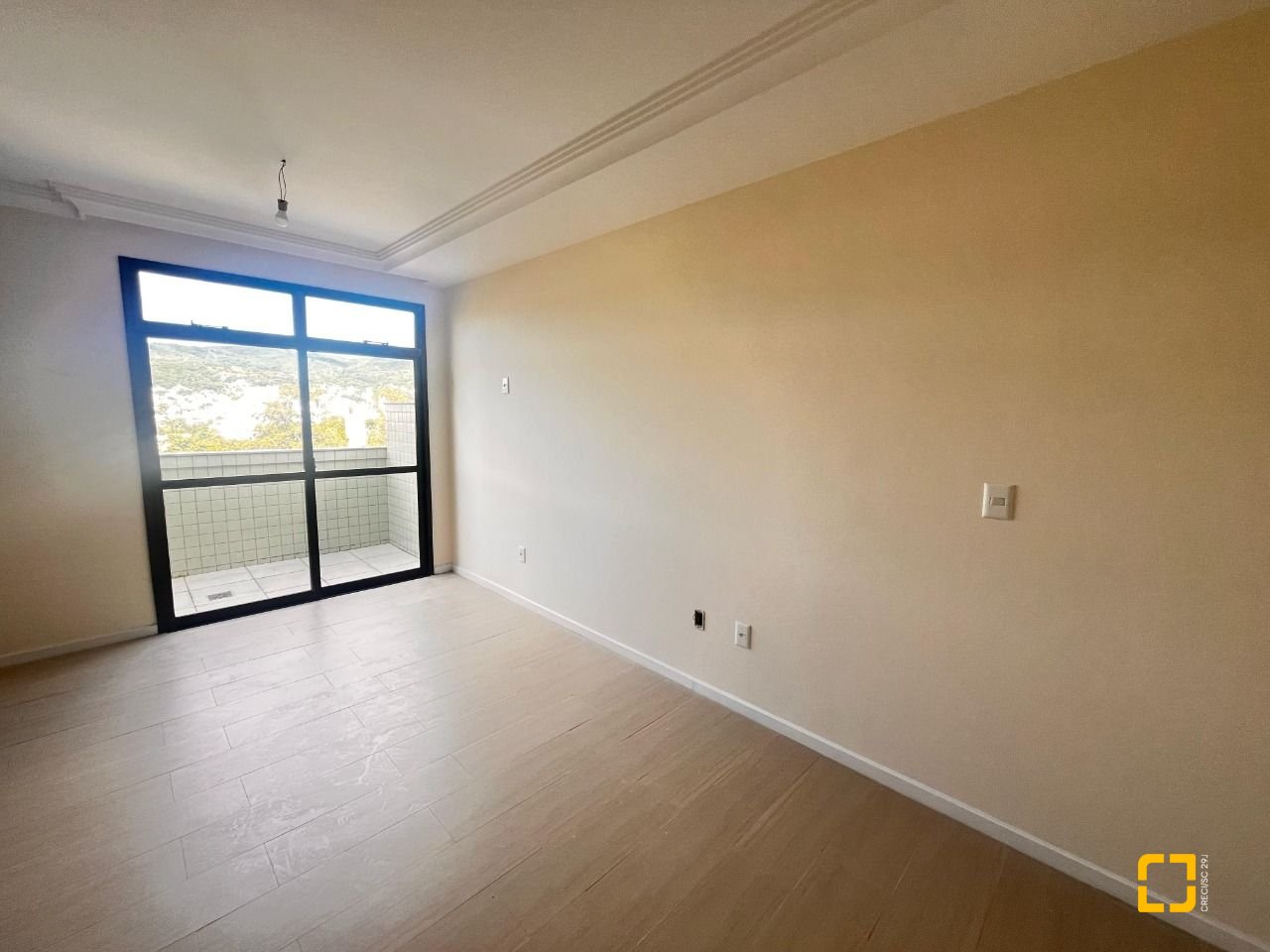Cobertura com 170m², 3 quartos (sendo 1 suíte), 2 garagens, no bairro Carvoeira em Florianópolis