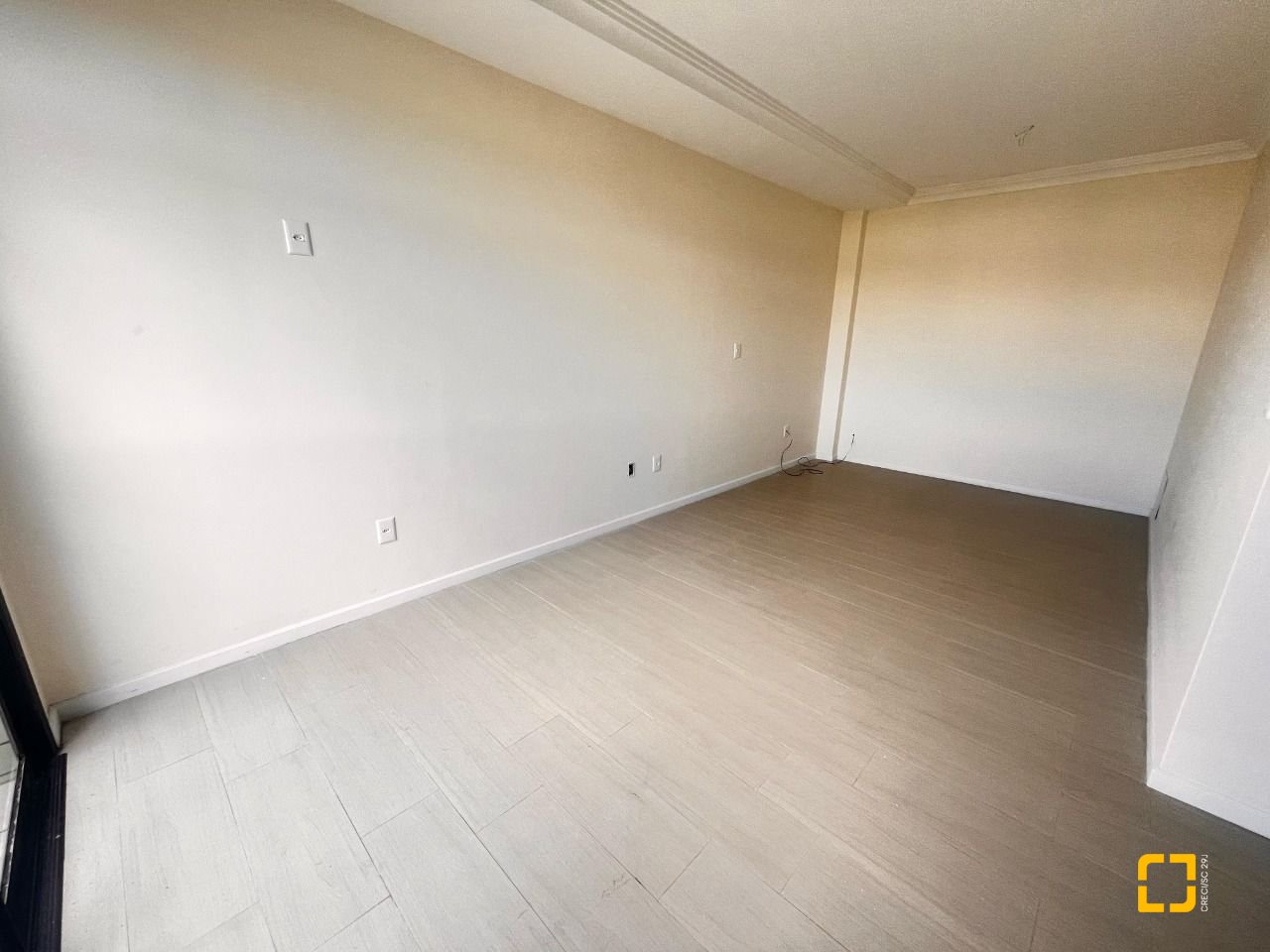 Cobertura com 170m², 3 quartos (sendo 1 suíte), 2 garagens, no bairro Carvoeira em Florianópolis