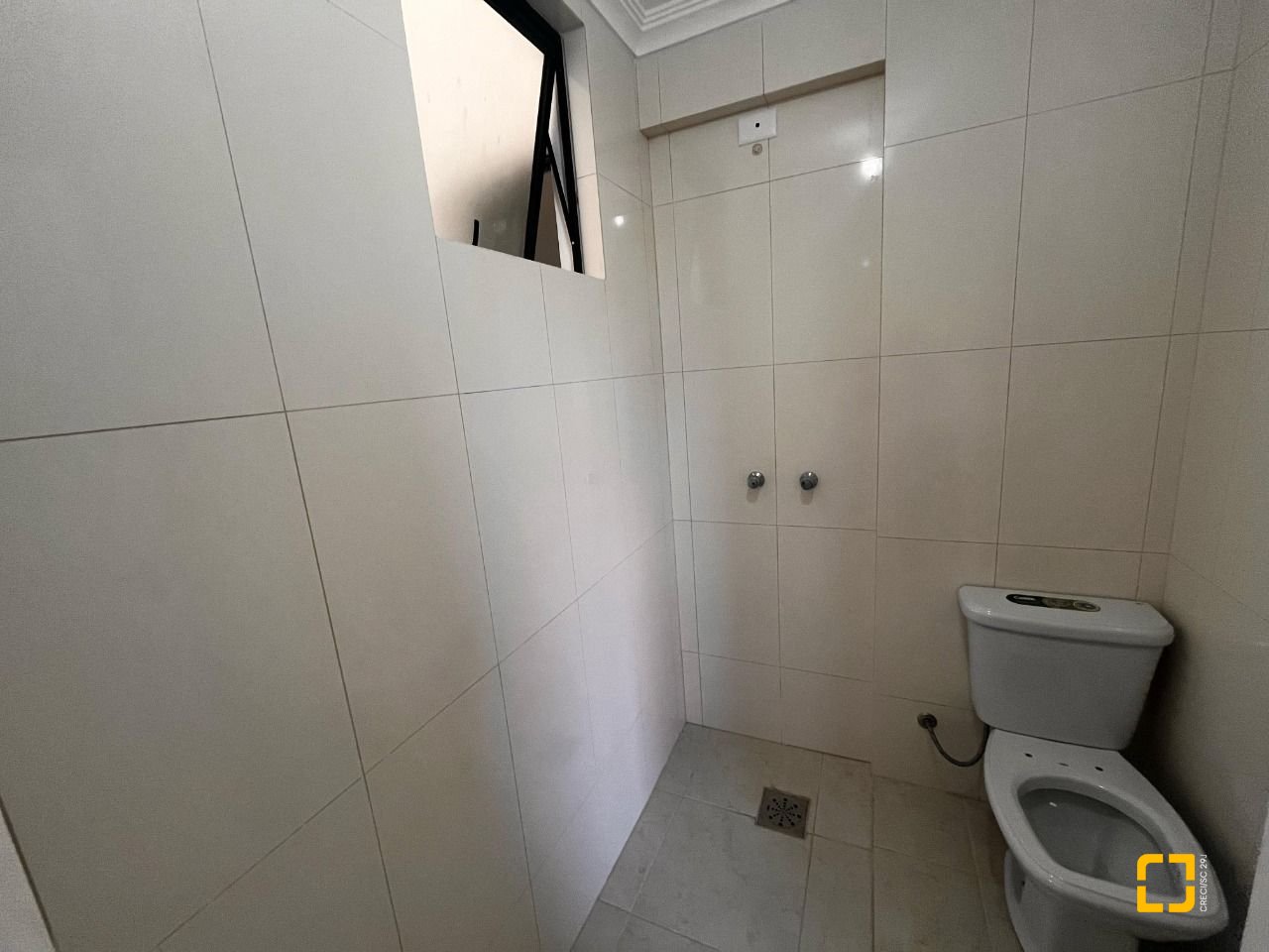 Cobertura com 170m², 3 quartos (sendo 1 suíte), 2 garagens, no bairro Carvoeira em Florianópolis