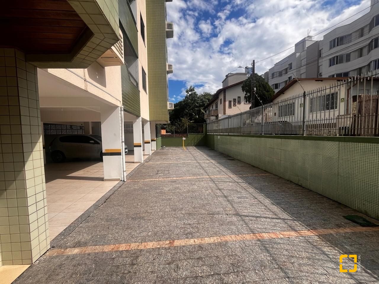 Cobertura com 170m², 3 quartos (sendo 1 suíte), 2 garagens, no bairro Carvoeira em Florianópolis