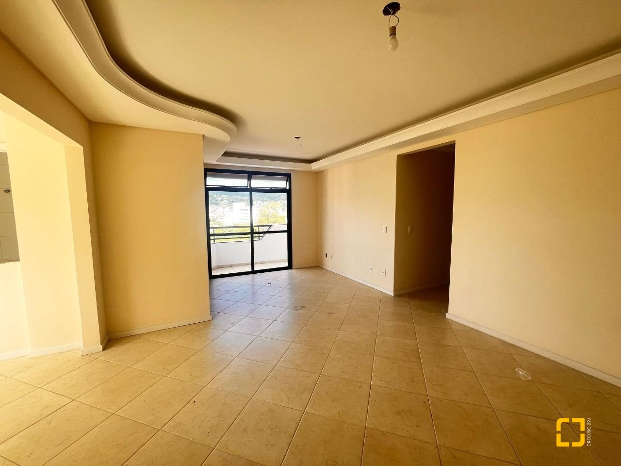 Cobertura com 170m², 3 quartos (sendo 1 suíte), 2 garagens, no bairro Carvoeira em Florianópolis
