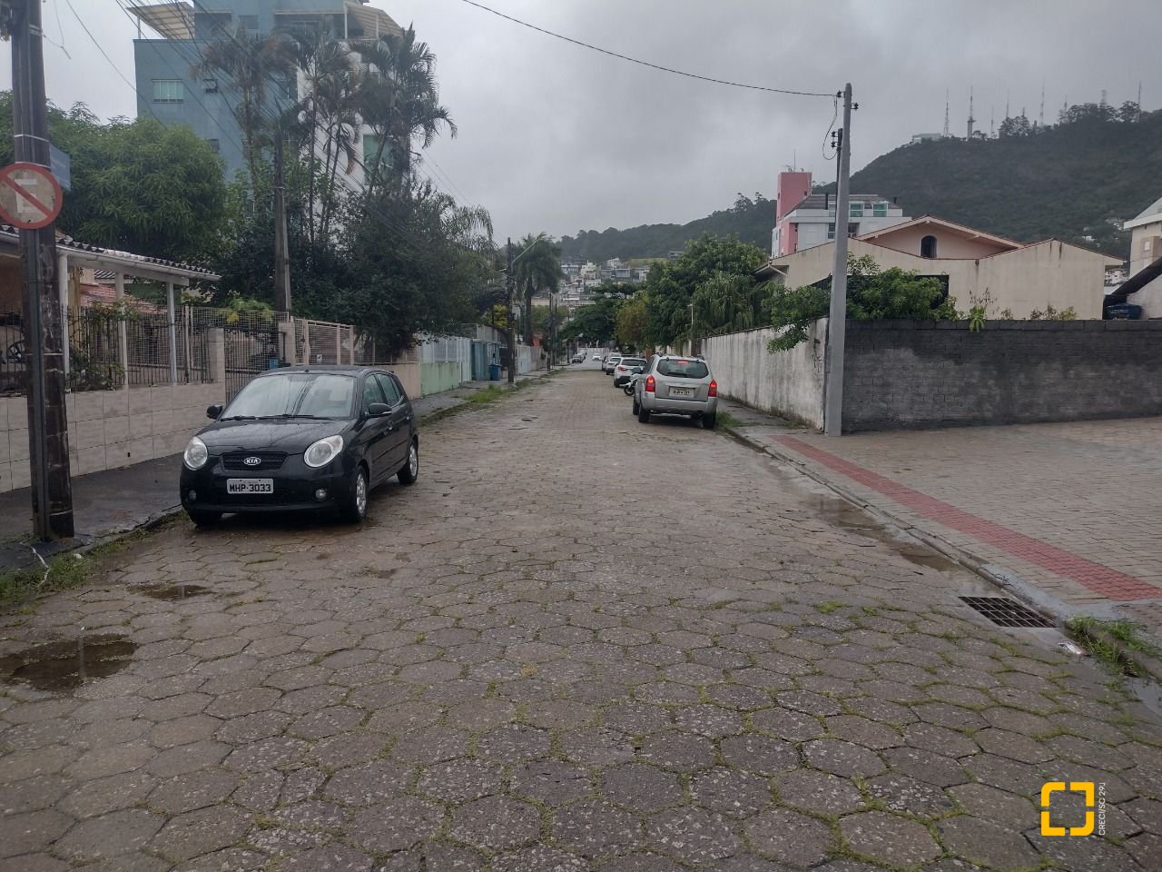 Casa com 140m², 4 quartos (sendo 1 suíte), 3 garagens, no bairro Trindade em Florianópolis