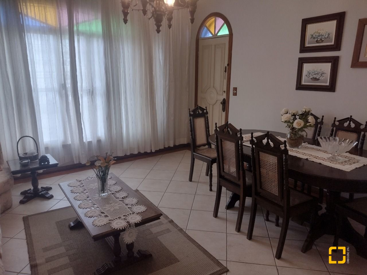 Casa com 140m², 4 quartos (sendo 1 suíte), 3 garagens, no bairro Trindade em Florianópolis