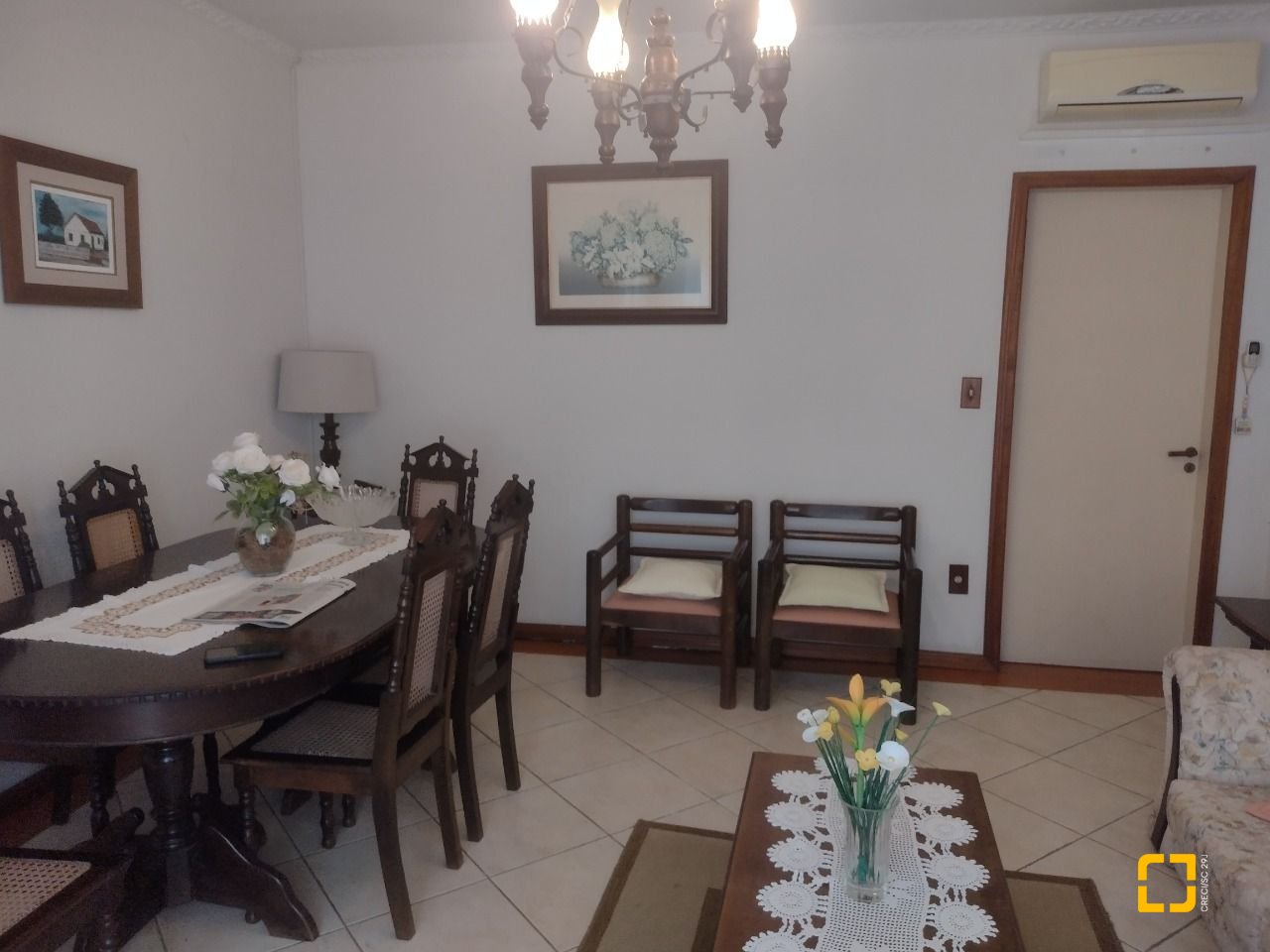 Casa com 140m², 4 quartos (sendo 1 suíte), 3 garagens, no bairro Trindade em Florianópolis