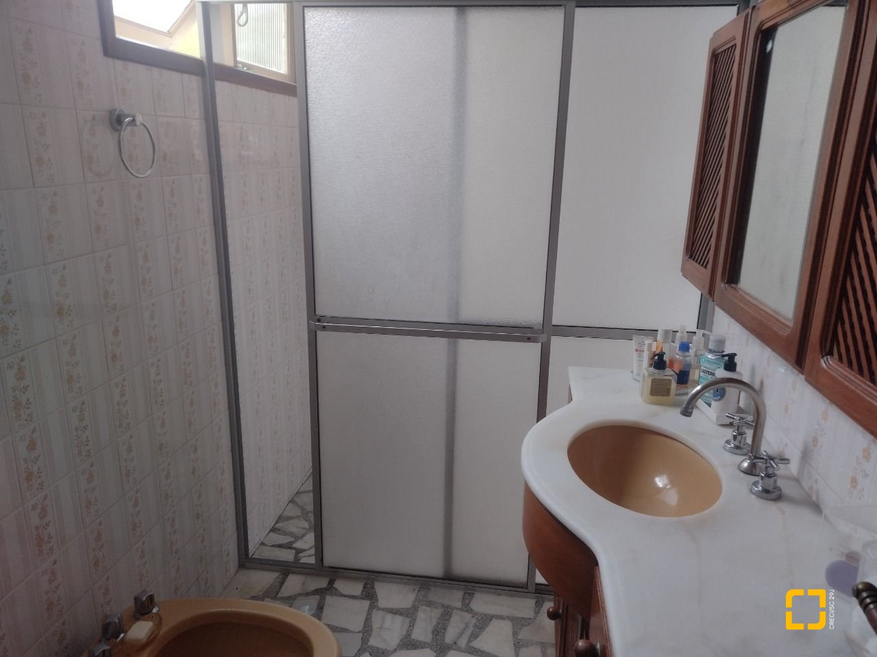 Casa com 140m², 4 quartos (sendo 1 suíte), 3 garagens, no bairro Trindade em Florianópolis