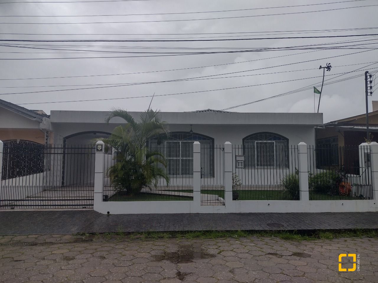 Casa com 140m², 4 quartos (sendo 1 suíte), 3 garagens, no bairro Trindade em Florianópolis