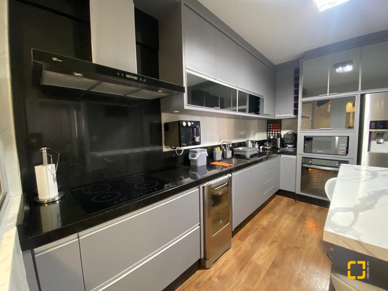 Apartamento com 103m², 3 quartos (sendo 1 suíte), 1 garagem, no bairro Campinas em São José