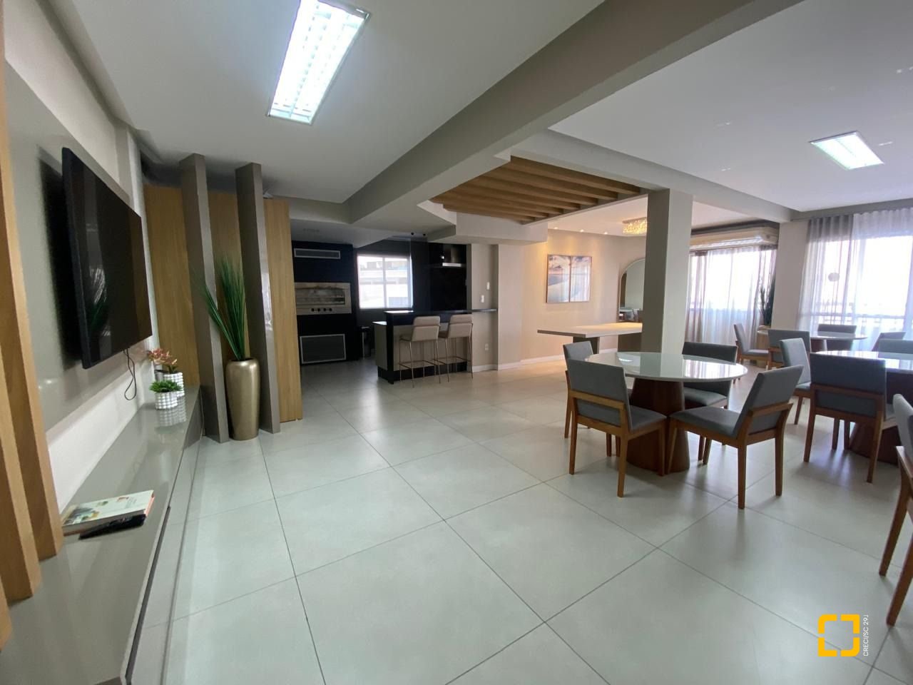 Apartamento com 103m², 3 quartos (sendo 1 suíte), 1 garagem, no bairro Campinas em São José