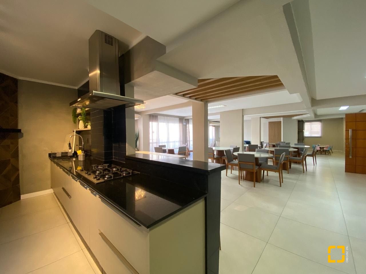 Apartamento com 103m², 3 quartos (sendo 1 suíte), 1 garagem, no bairro Campinas em São José