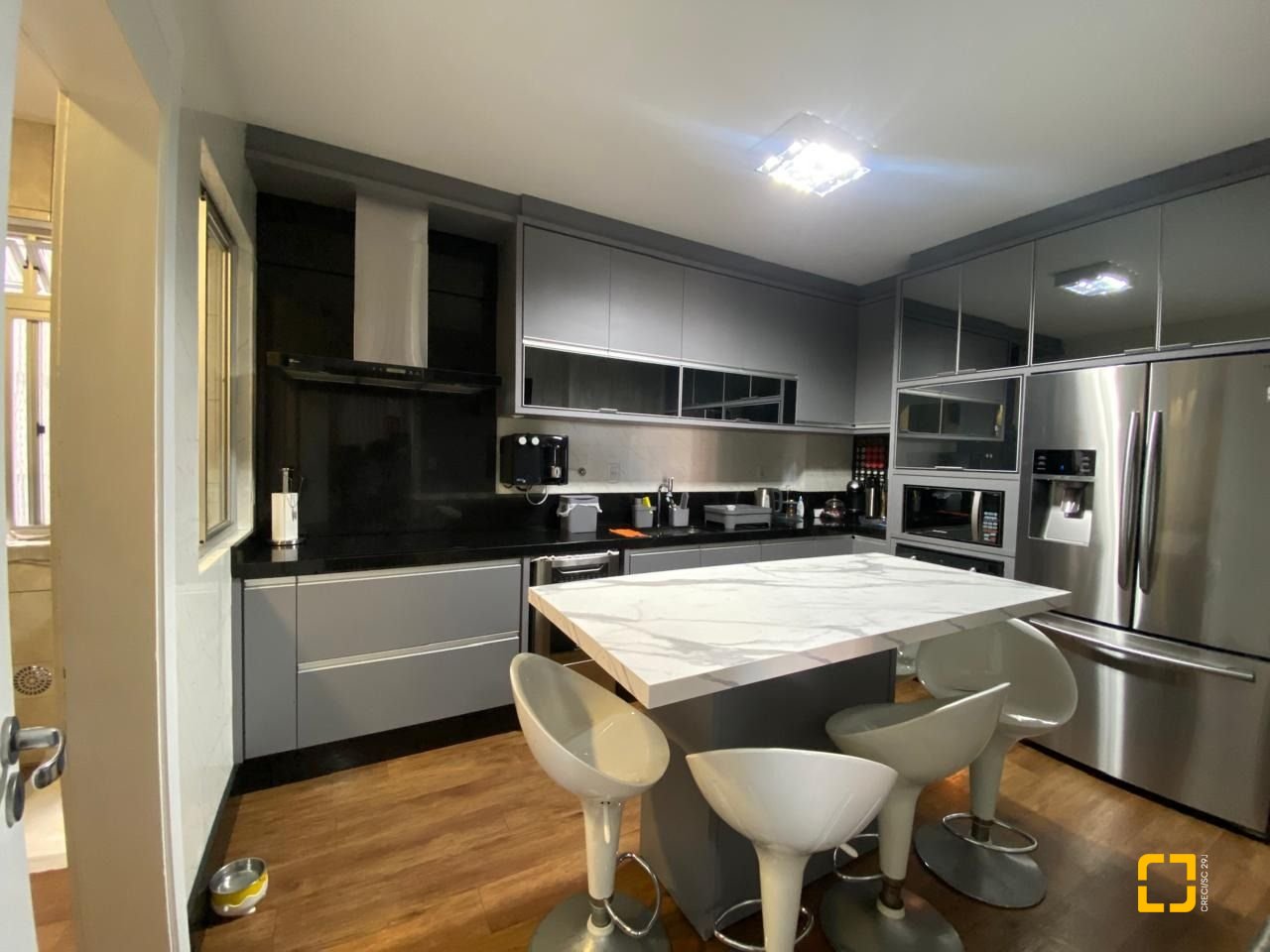 Apartamento com 103m², 3 quartos (sendo 1 suíte), 1 garagem, no bairro Campinas em São José