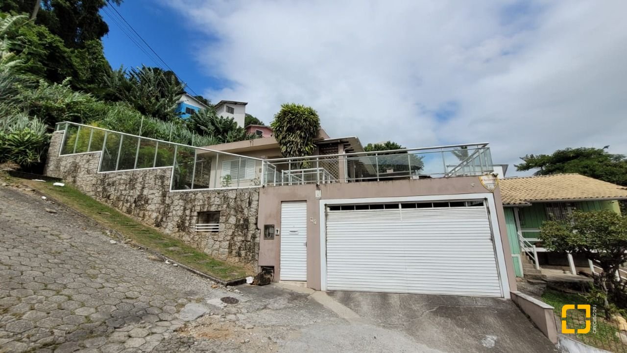 Casa com 110m², 3 quartos, 2 garagens, no bairro Saco dos Limões em Florianópolis