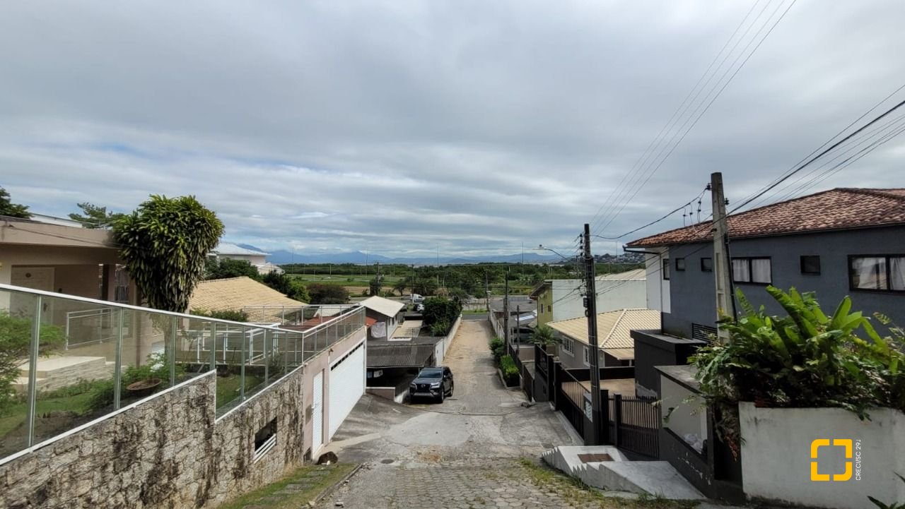 Casa com 110m², 3 quartos, 2 garagens, no bairro Saco dos Limões em Florianópolis