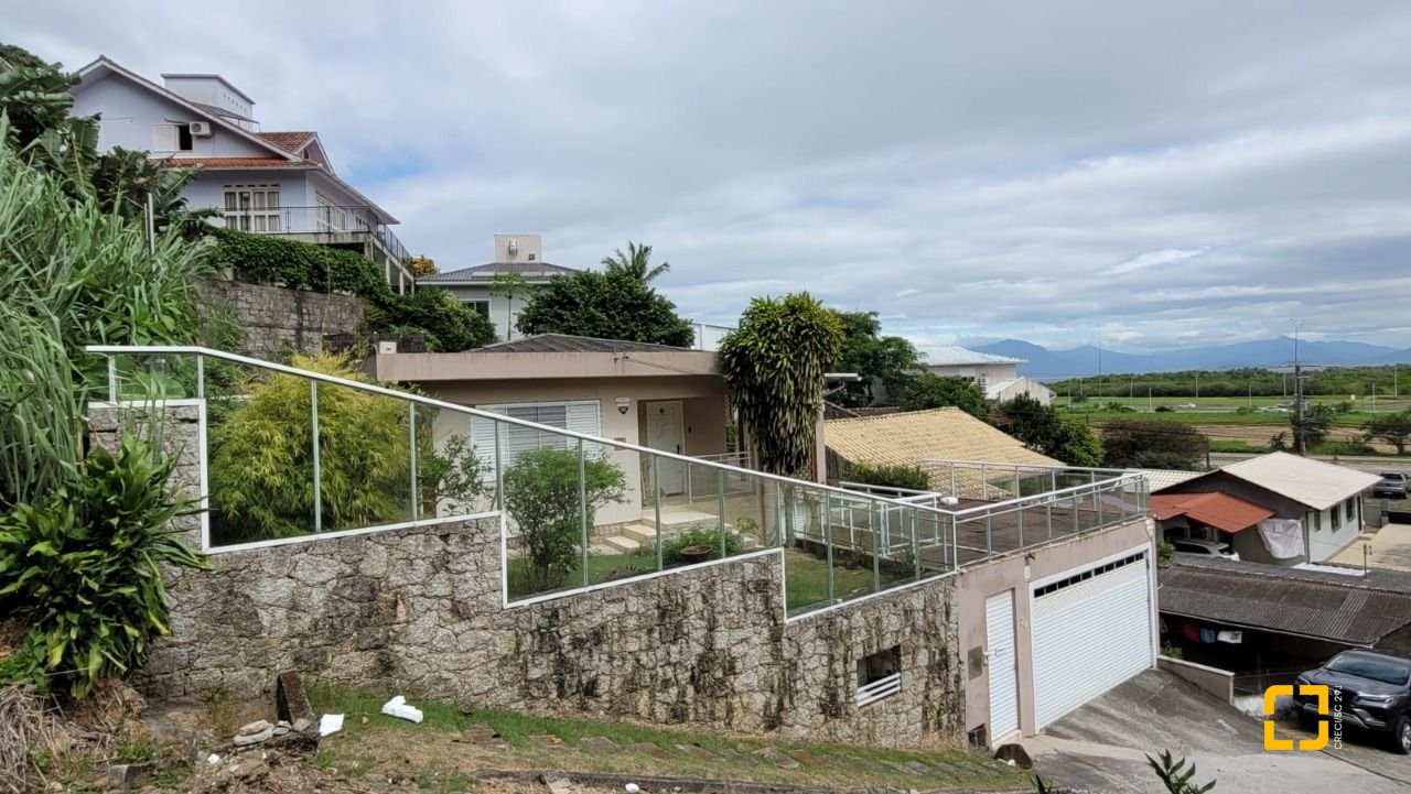 Casa com 110m², 3 quartos, 2 garagens, no bairro Saco dos Limões em Florianópolis