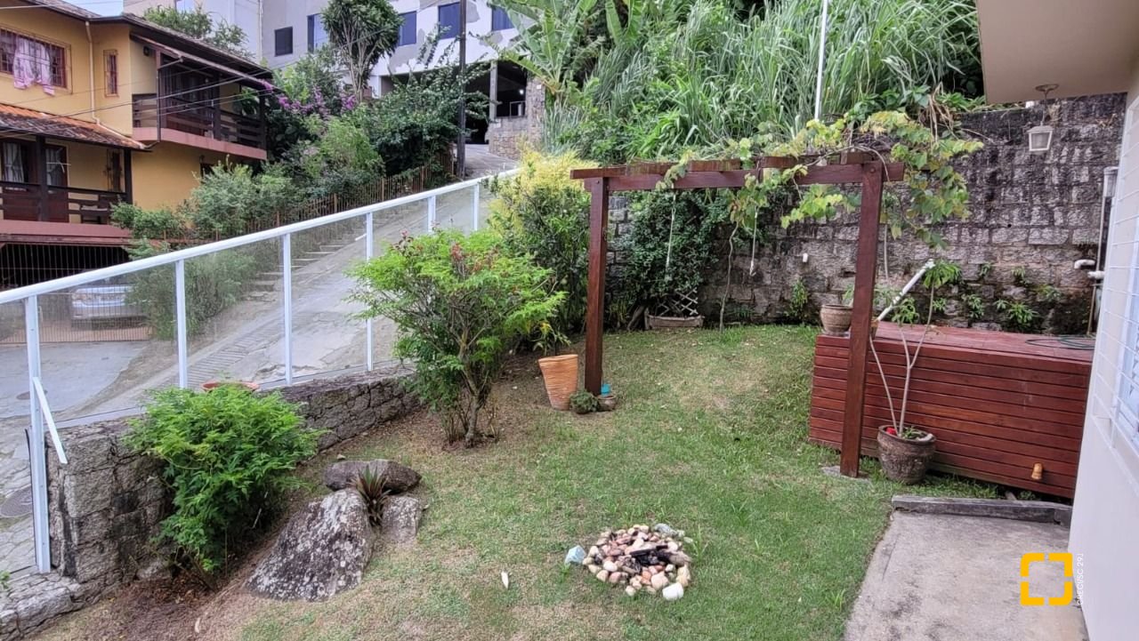 Casa com 110m², 3 quartos, 2 garagens, no bairro Saco dos Limões em Florianópolis