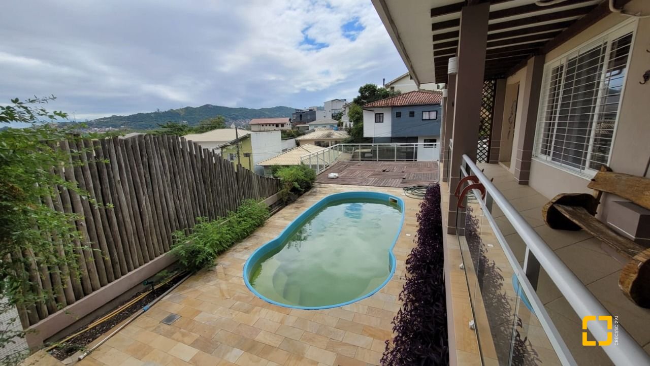 Casa com 110m², 3 quartos, 2 garagens, no bairro Saco dos Limões em Florianópolis