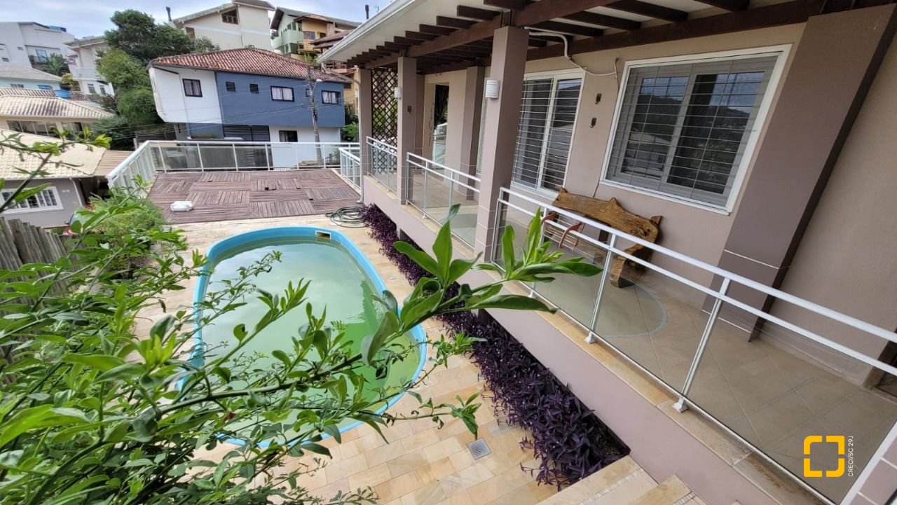 Casa com 110m², 3 quartos, 2 garagens, no bairro Saco dos Limões em Florianópolis