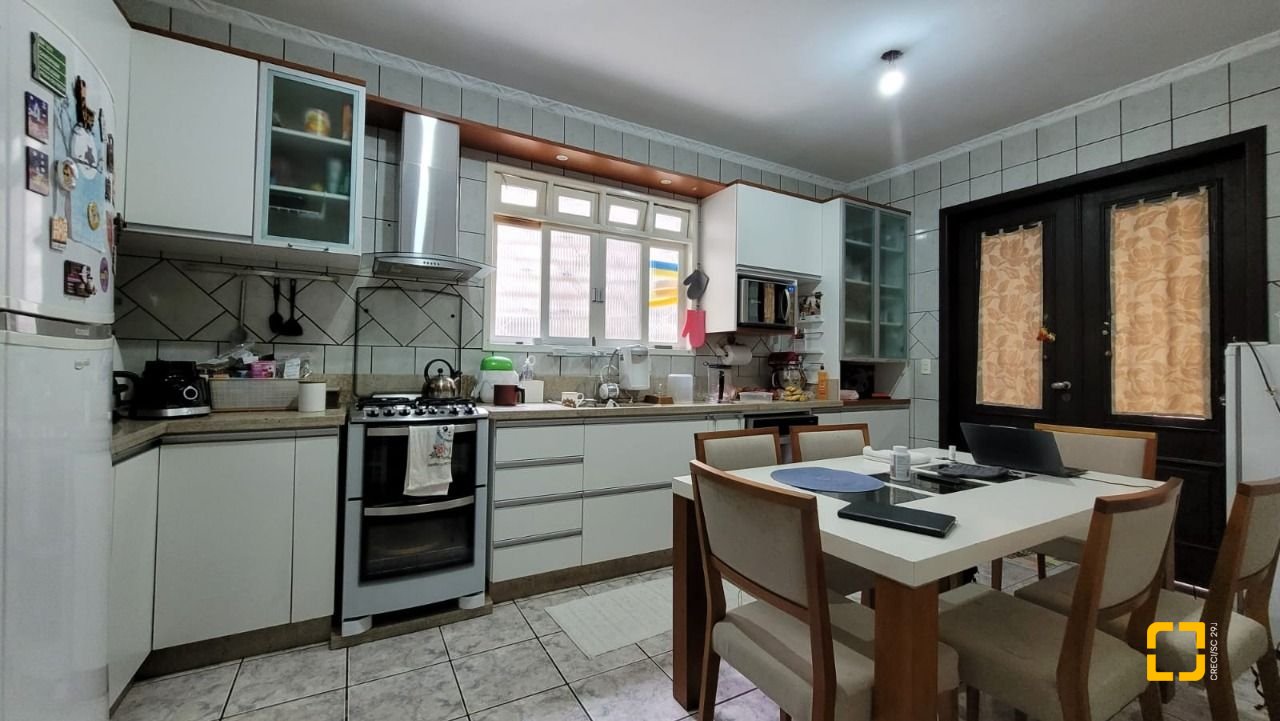 Casa com 110m², 3 quartos, 2 garagens, no bairro Saco dos Limões em Florianópolis