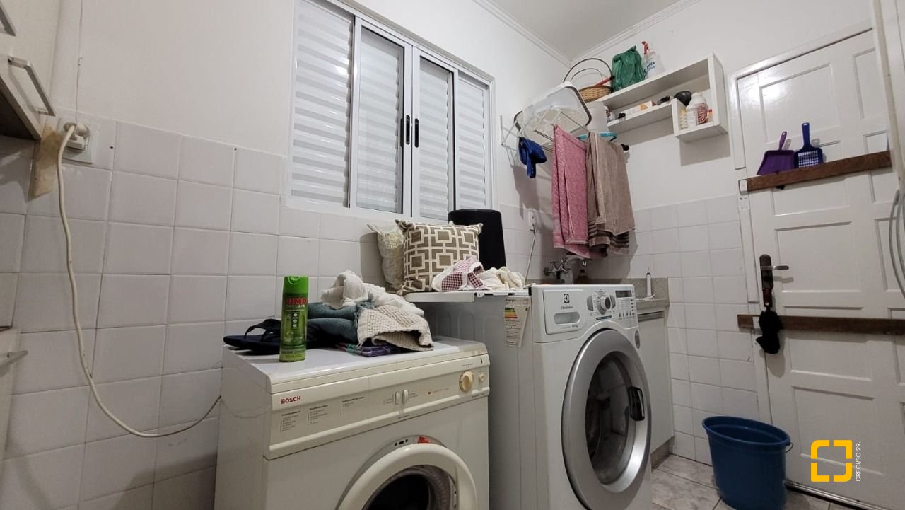 Casa com 110m², 3 quartos, 2 garagens, no bairro Saco dos Limões em Florianópolis