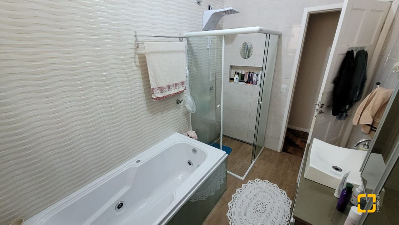 Casa com 110m², 3 quartos, 2 garagens, no bairro Saco dos Limões em Florianópolis