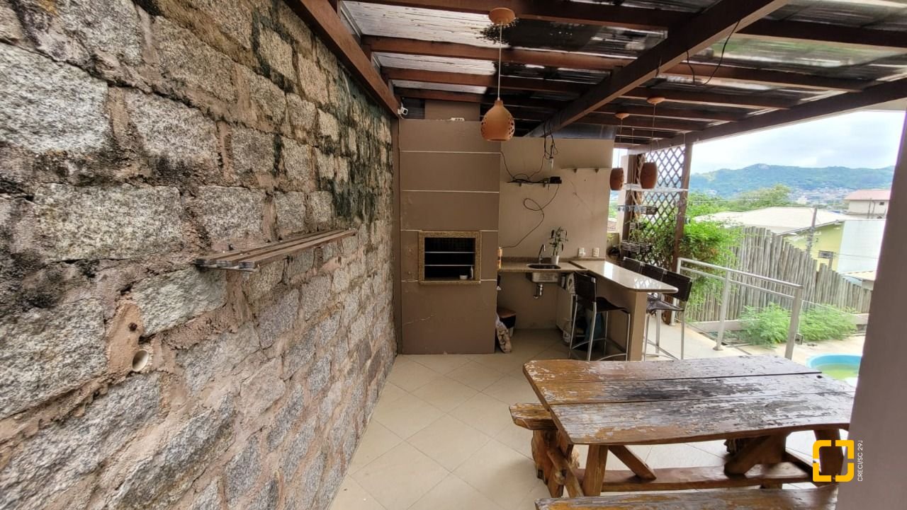 Casa com 110m², 3 quartos, 2 garagens, no bairro Saco dos Limões em Florianópolis
