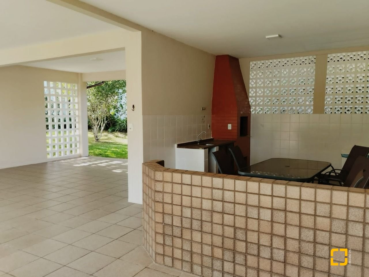 Casa de Condomínio com 735m², 4 quartos (sendo 1 suíte), 5 garagens, no bairro Ponta das Canas em Florianópolis