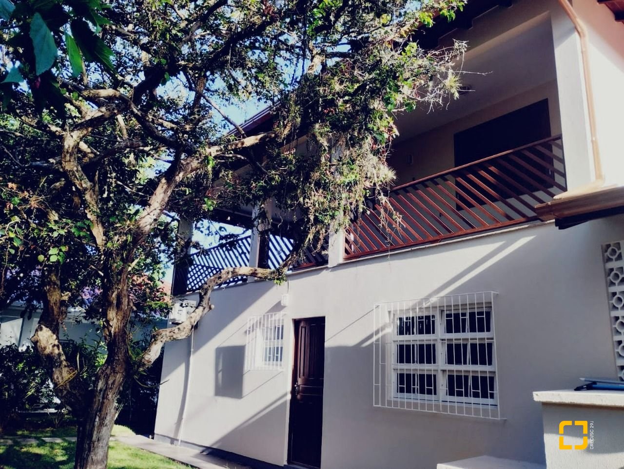 Casa de Condomínio com 735m², 4 quartos (sendo 1 suíte), 5 garagens, no bairro Ponta das Canas em Florianópolis