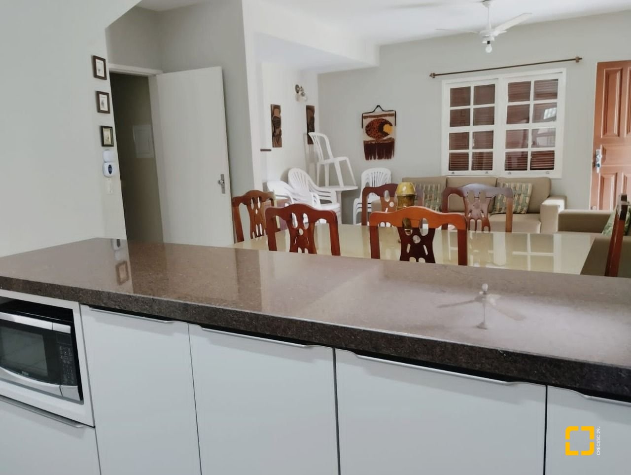 Casa de Condomínio com 735m², 4 quartos (sendo 1 suíte), 5 garagens, no bairro Ponta das Canas em Florianópolis