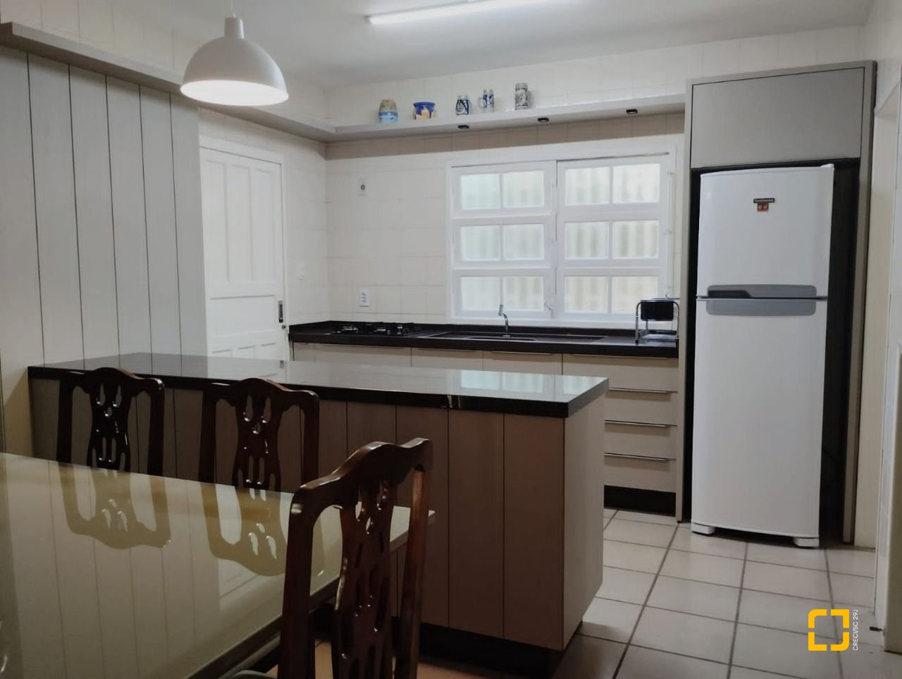 Casa de Condomínio com 735m², 4 quartos (sendo 1 suíte), 5 garagens, no bairro Ponta das Canas em Florianópolis