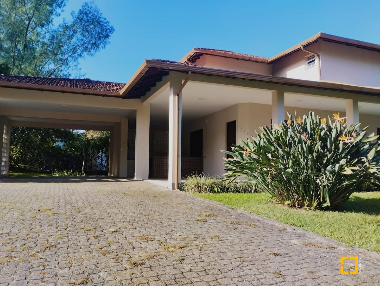 Casa de Condomínio com 735m², 4 quartos (sendo 1 suíte), 5 garagens, no bairro Ponta das Canas em Florianópolis