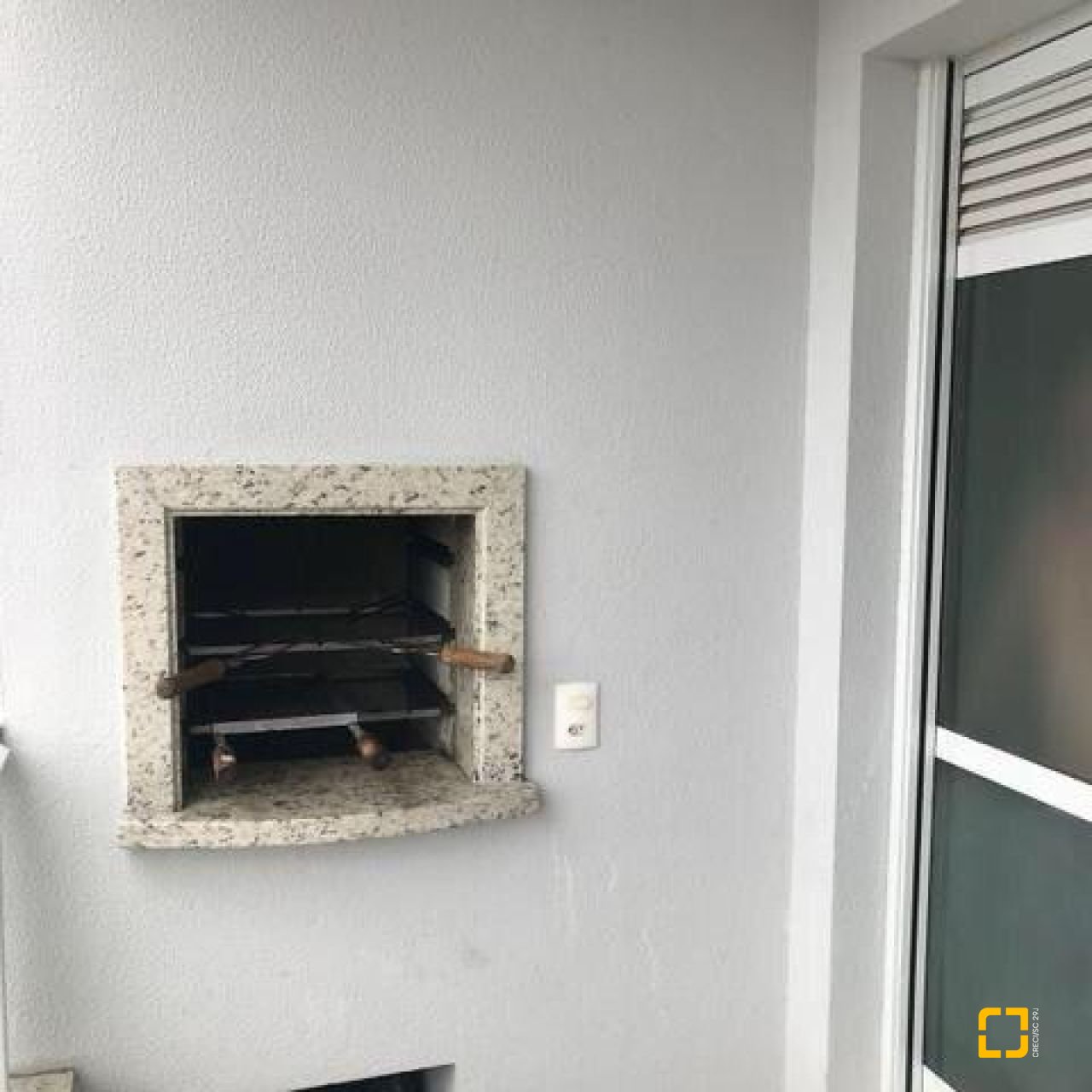 Apartamento com 67m², 3 quartos (sendo 1 suíte), 1 garagem, no bairro Pagani em Palhoça