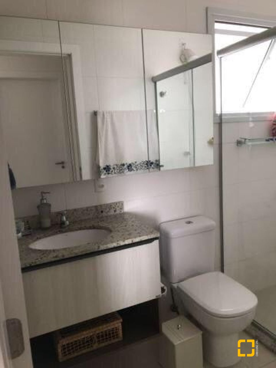 Apartamento com 67m², 3 quartos (sendo 1 suíte), 1 garagem, no bairro Pagani em Palhoça