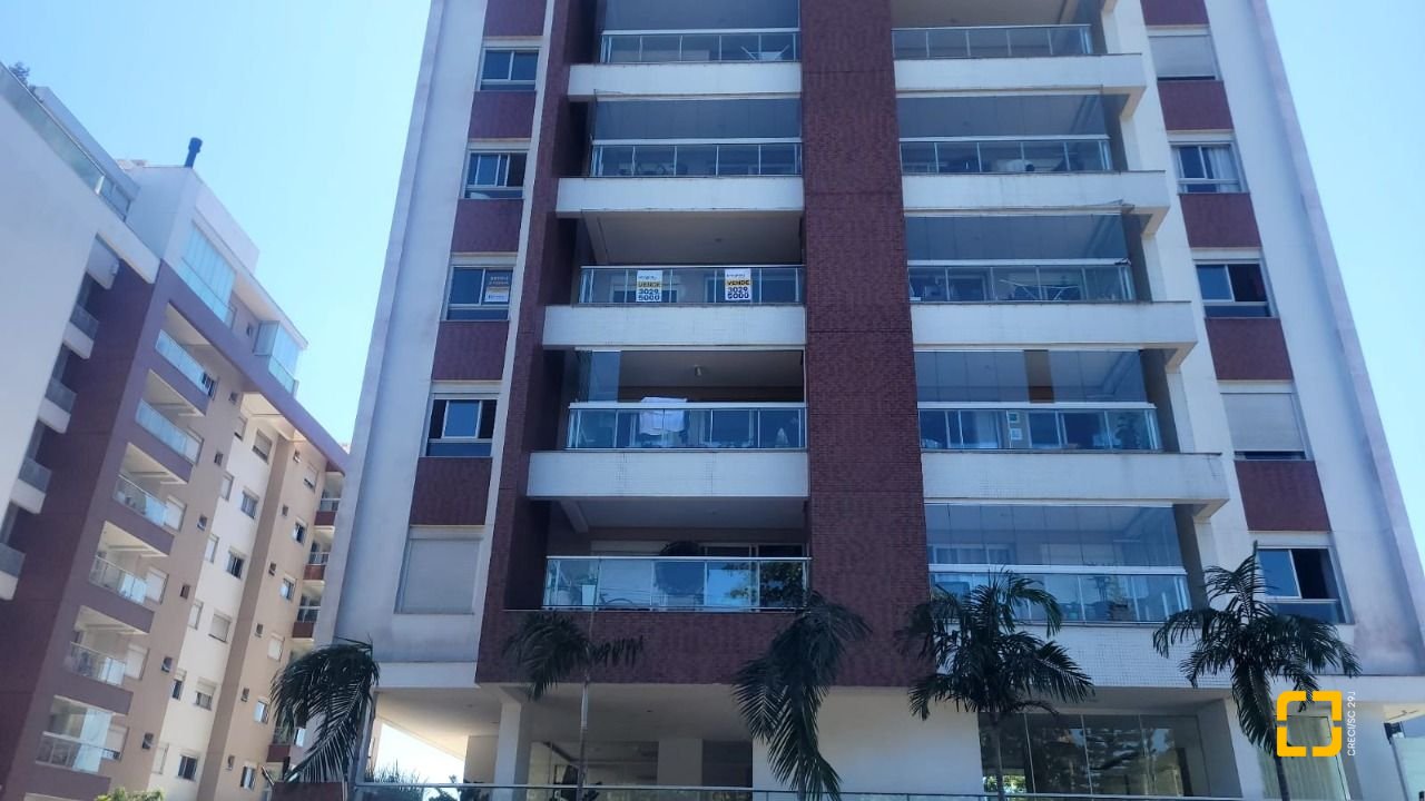 Apartamento com 94m², 4 quartos (sendo 1 suíte), 2 garagens, no bairro Capoeiras em Florianópolis