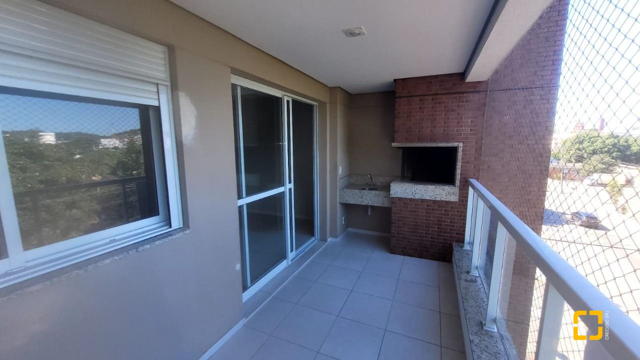 Apartamento com 94m², 4 quartos (sendo 1 suíte), 2 garagens, no bairro Capoeiras em Florianópolis