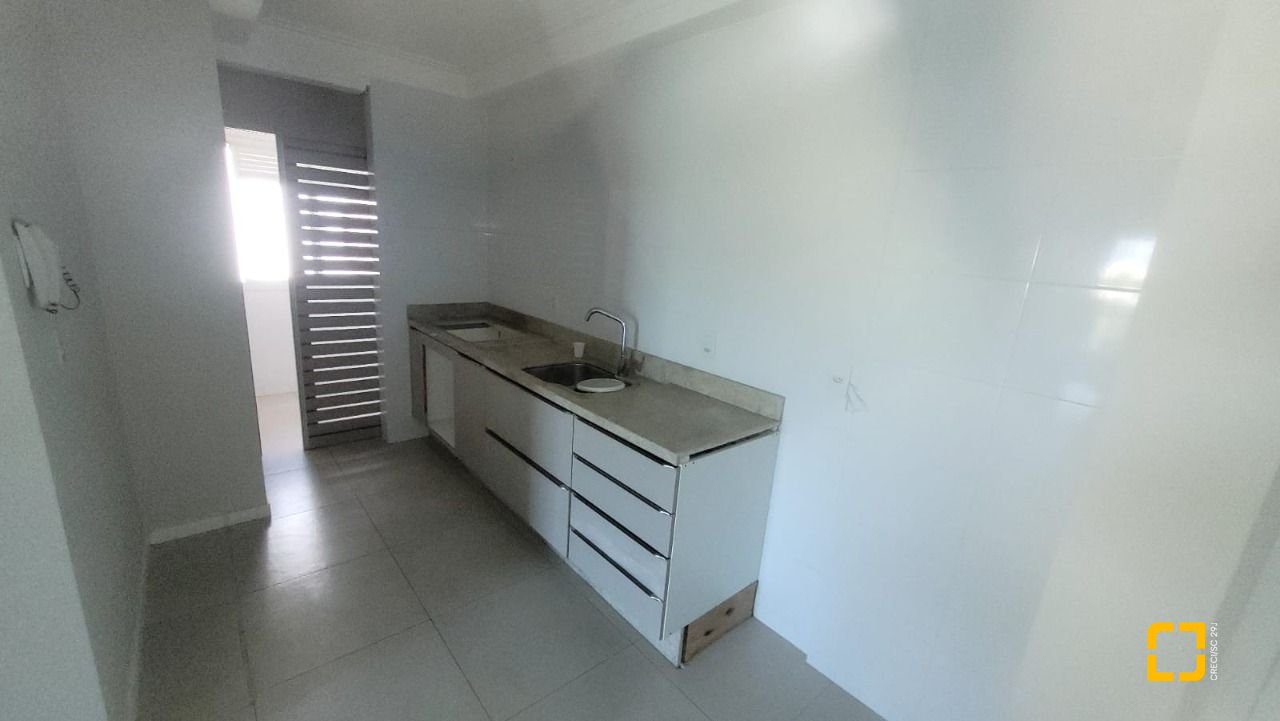 Apartamento com 94m², 4 quartos (sendo 1 suíte), 2 garagens, no bairro Capoeiras em Florianópolis