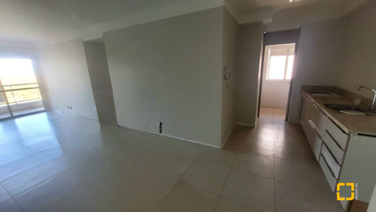 Apartamento com 94m², 4 quartos (sendo 1 suíte), 2 garagens, no bairro Capoeiras em Florianópolis