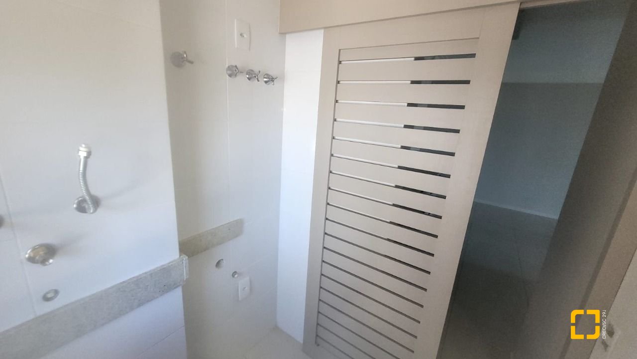 Apartamento com 94m², 4 quartos (sendo 1 suíte), 2 garagens, no bairro Capoeiras em Florianópolis