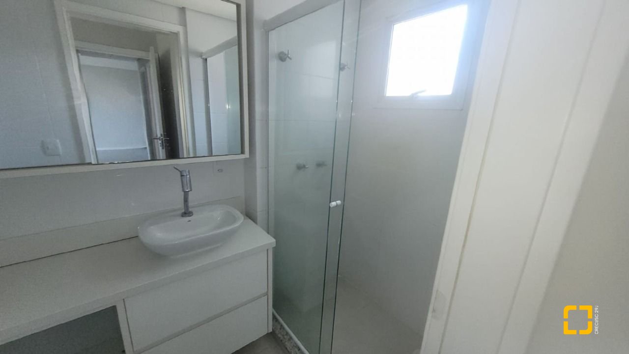 Apartamento com 94m², 4 quartos (sendo 1 suíte), 2 garagens, no bairro Capoeiras em Florianópolis