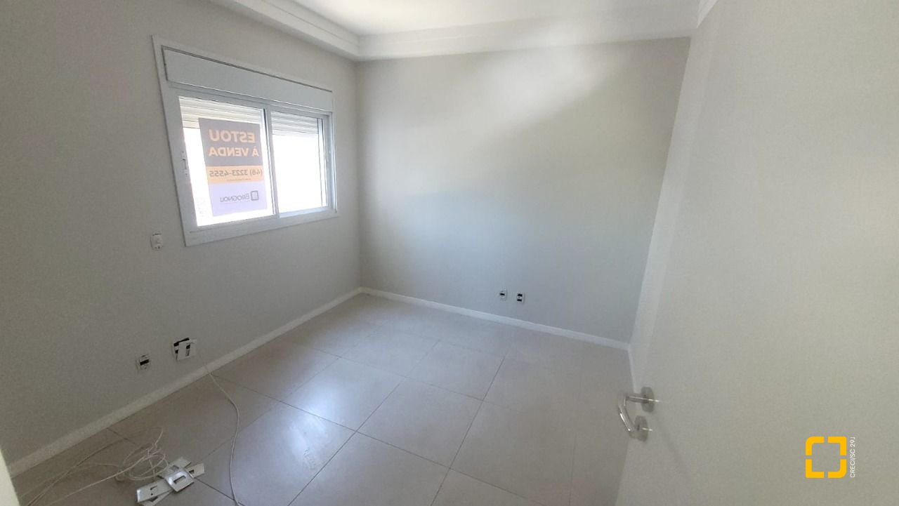 Apartamento com 94m², 4 quartos (sendo 1 suíte), 2 garagens, no bairro Capoeiras em Florianópolis