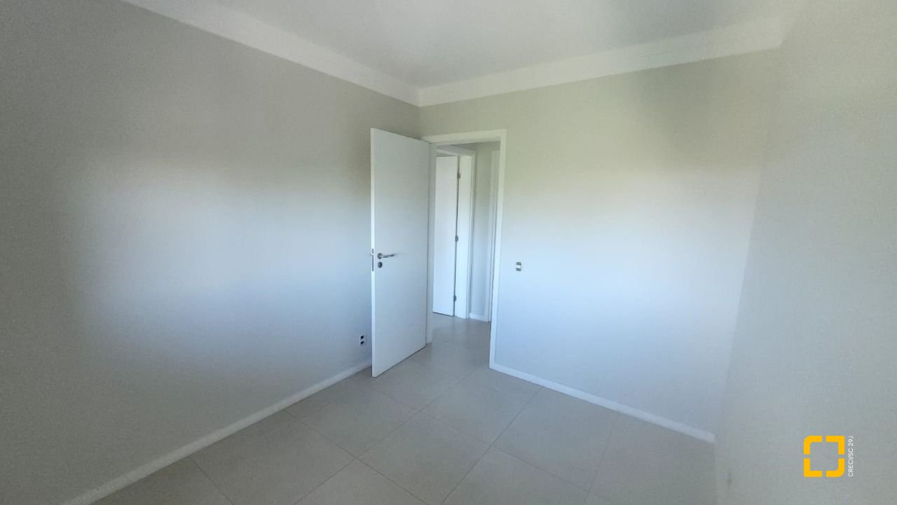 Apartamento com 94m², 4 quartos (sendo 1 suíte), 2 garagens, no bairro Capoeiras em Florianópolis